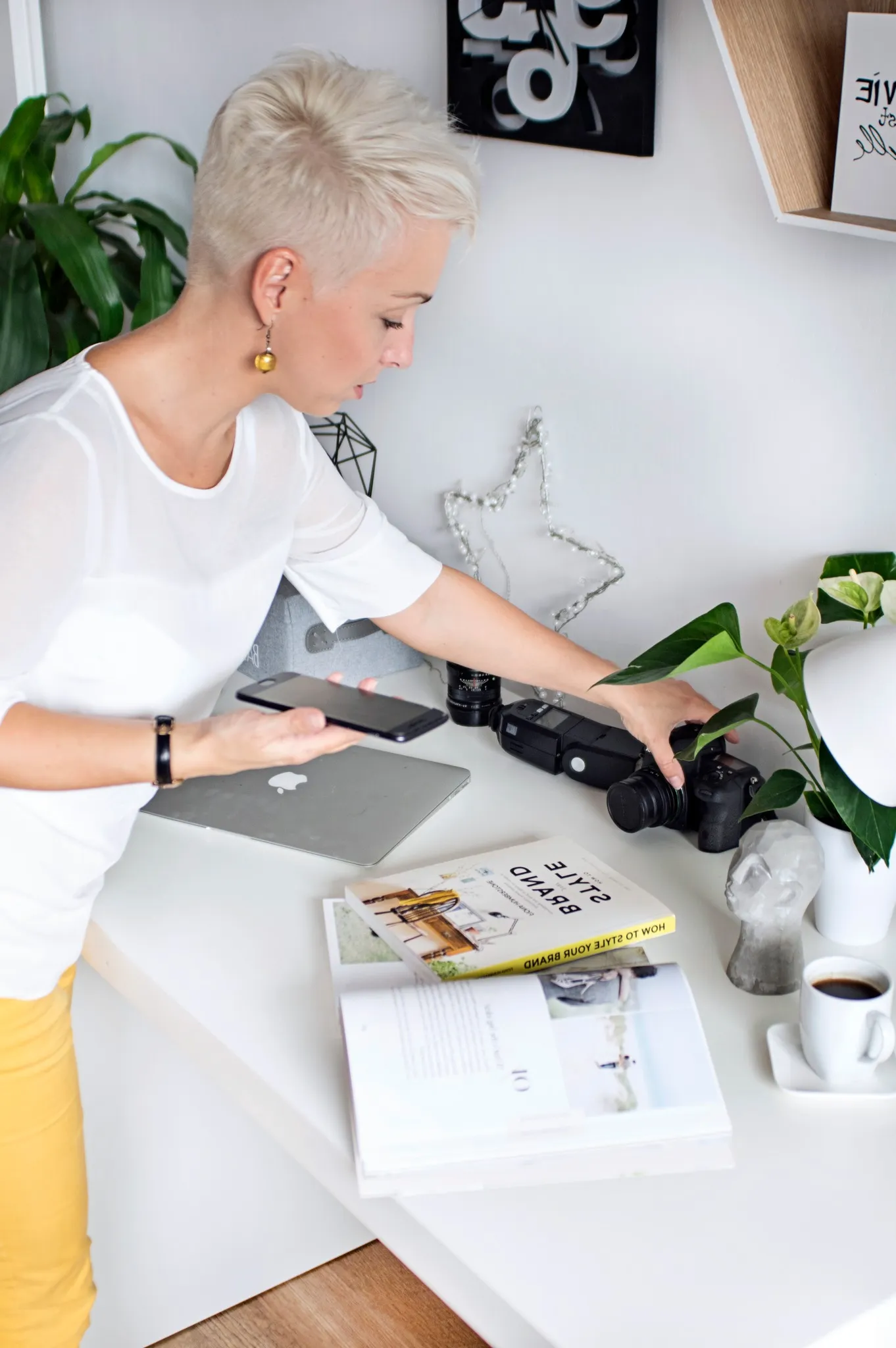 Lucia Hrapko, biznis fotografka a mastermind líderka, pri práci
